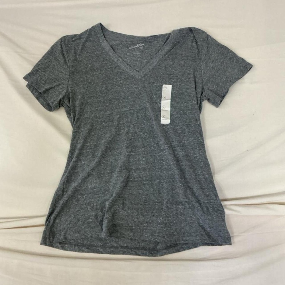 Universal Thread Heather Gray V-Neck Tee | Women's Medium | Basic Essential 🌿